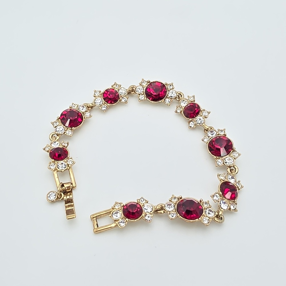 New!‎ GIVENCHY SWAROVSKI Bracelet Red & Clear Crystals Gold Plate 6.5" Signed - Picture 14 of 16